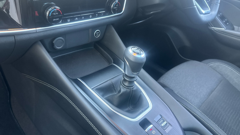 Nissan Qashqai 1.3 DiG-T MH N-Connecta 5dr Petrol Hatchback